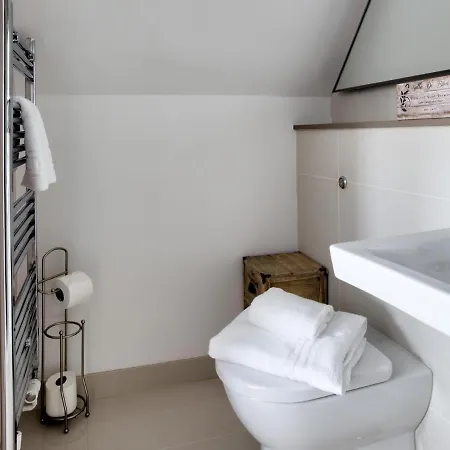 The Tower, 5 Corisande Manor *