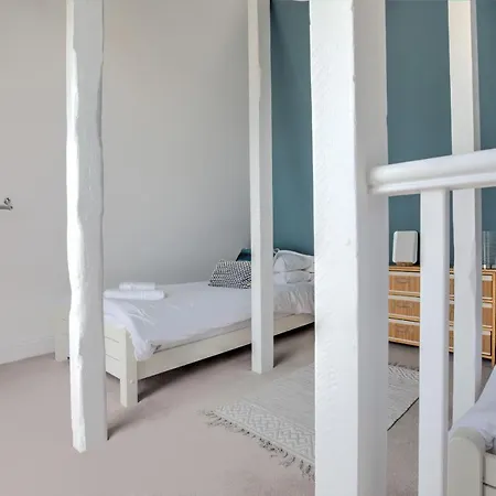 The Tower, 5 Corisande Manor *